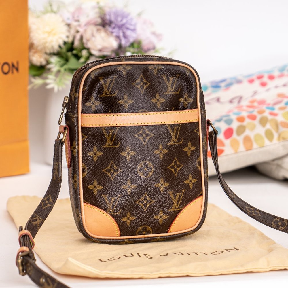 ✅Authentic ✅LOUIS VUITTON Danube Crossbody - Picture 4 of 13